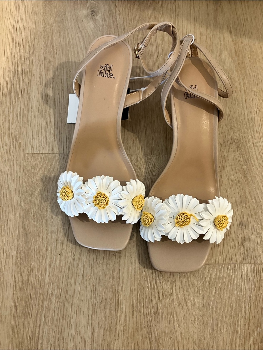 wild fable Beige Sandals with White & Yellow Daisy Embellishments